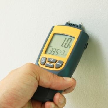 How To Use A Moisture Meter On Drywall & Wood? (6 Step Guide) 1 how to use a moisture meter (1)