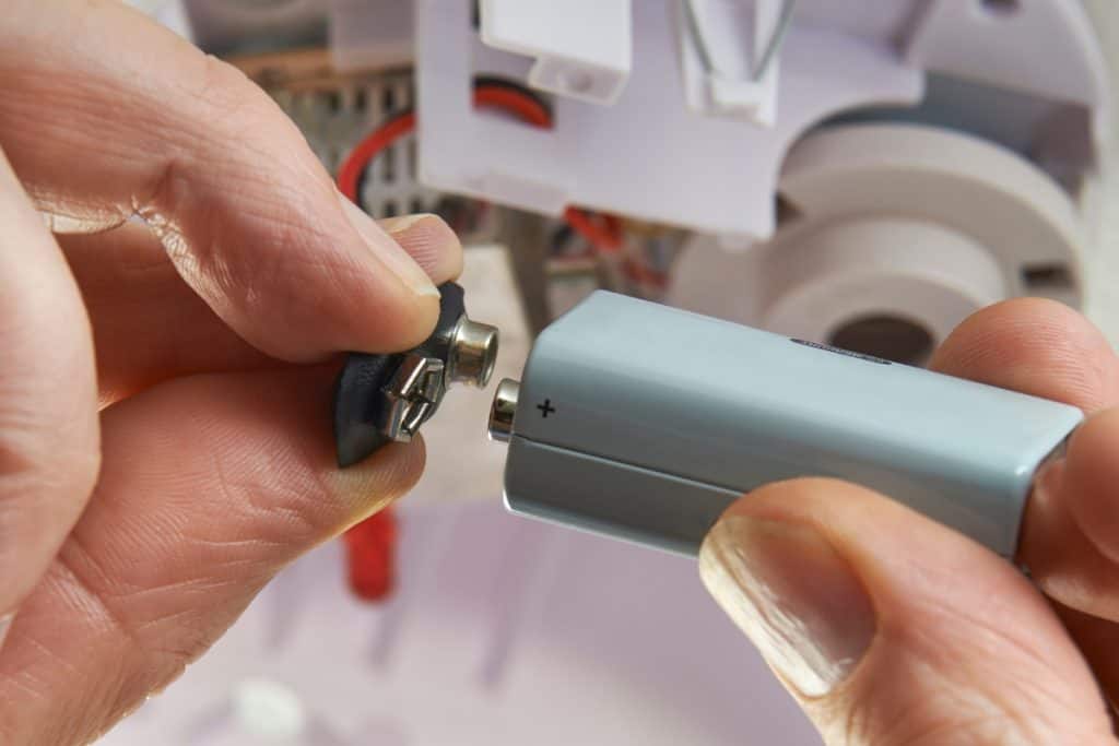 How To Fix Chirping and False Alarms of Smoke Detectors (And Carbon Monoxide) 6 clean battery terminals smoke alarm