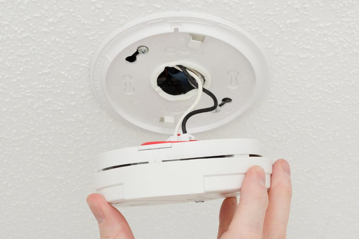 smoke alarm chirping smoke alarm chirping