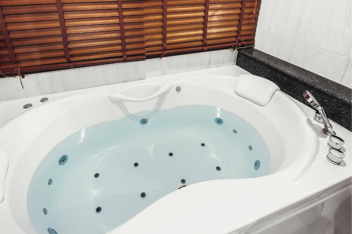 how to clean jetted tub