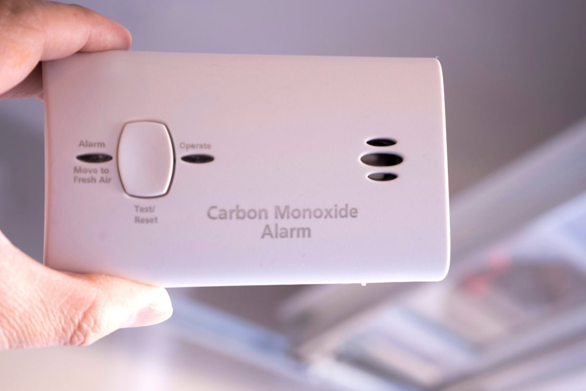 What To Do If Carbon Monoxide Alarm Goes Off (Beeping and Chirping) 1 beeping carbon monoxide alarm